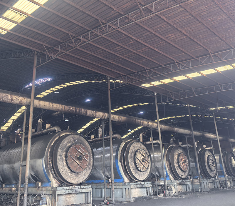 Reactor de lot de biomasă la biochar